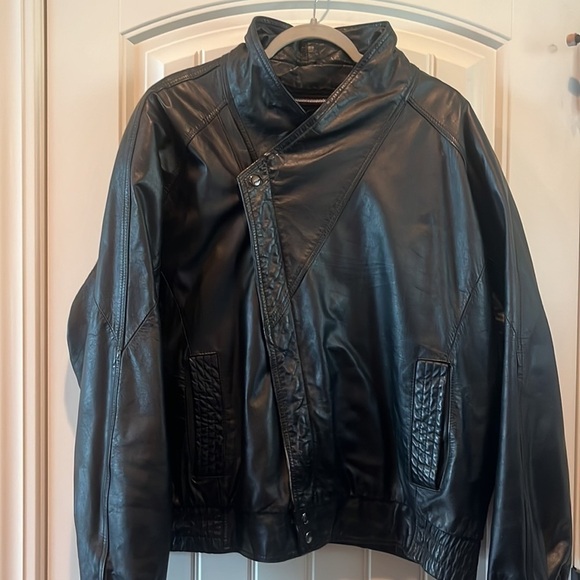 VINTAGE black leather lined Moto biker bomber jacket size XL Bermans - Picture 3 of 16